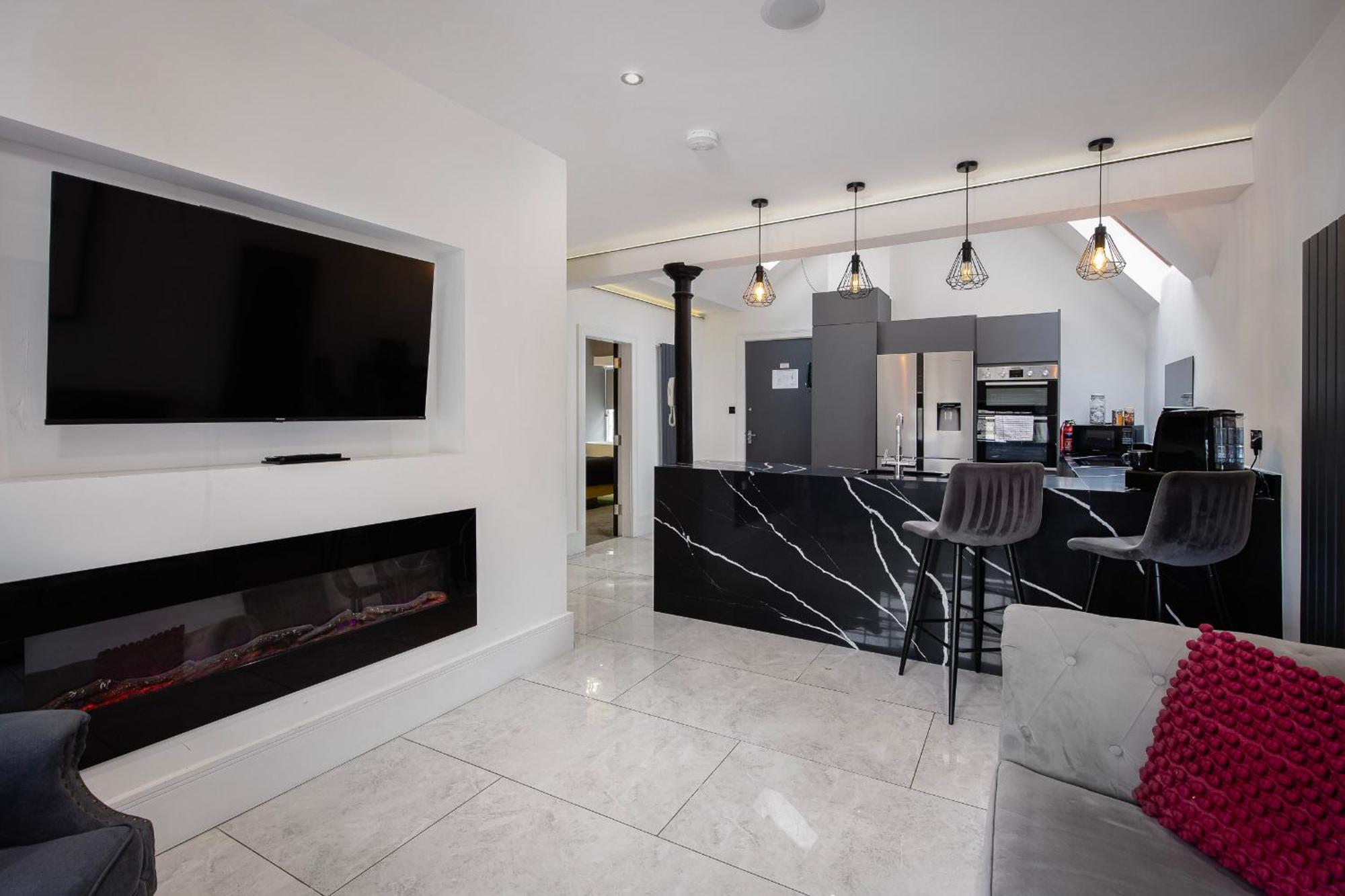 Boutique 2Br On Royal Mile - Freestanding Bathtub — Photos 3
